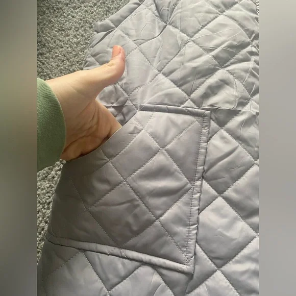 silver gray quilted puffer vest, womens size medium/large warm zip up - Picture 7 of 9